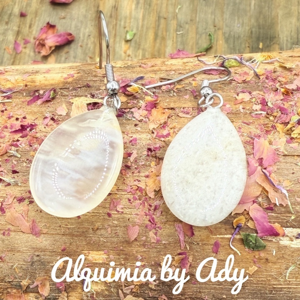 Alquimia Cream Minimalist Earrings